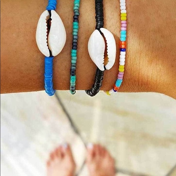 Cowrie Shell Bracelet Black and Gold - Picture 4 of 4